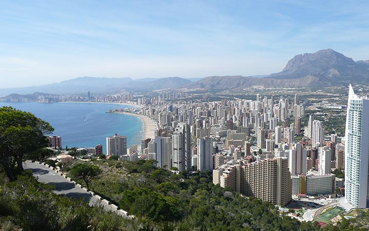 Where is the best/cheapest place to buy a good television in Benidorm please?
